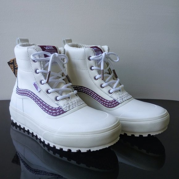 Vans HP 🎃😈// NWT Mid Snow MTE Boot in Marshmallow/Burgundy - Picture 2 of 15